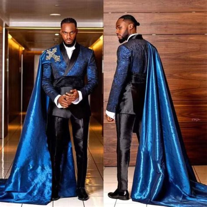 
Adekunle Gold Shows Off His Flamboyant Side In Stylish Outfit 