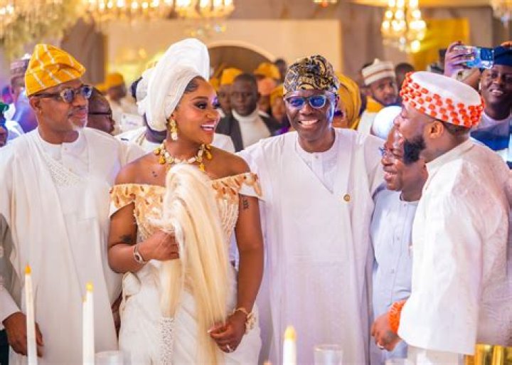 
Are They Back? – Nigerians Praises Davido and Chioma Over Their Reconciliation, After They Were Spotted Holding Hands 