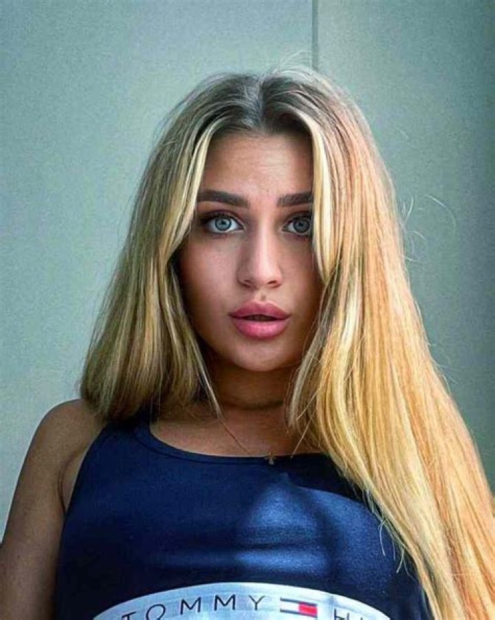 Arianna Flowers Height, Weight, Net Worth, Age, Birthday, Wikipedia, Who, Nationality, Biography