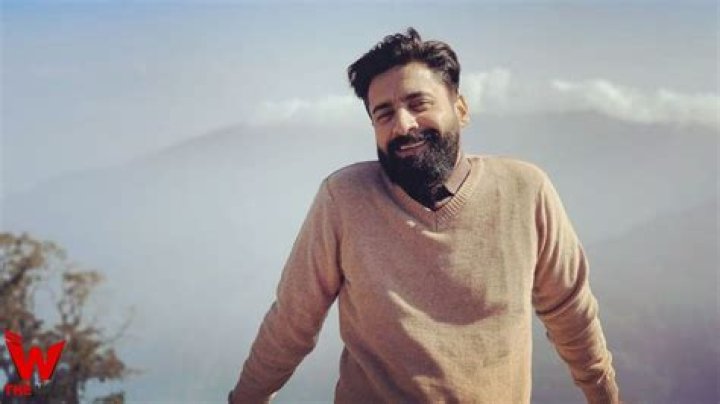 
Chandan Roy Height, Weight, Net Worth, Age, Birthday, Wikipedia, Who, Instagram, Biography 