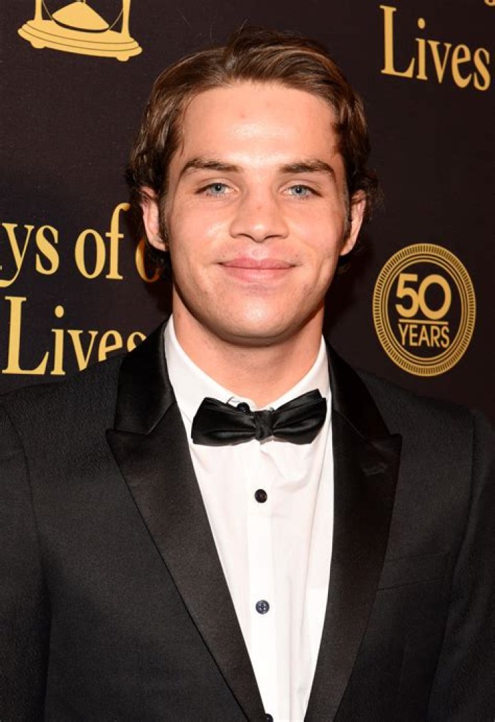 James Lastovic Height, Weight, Net Worth, Age, Birthday, Wikipedia, Who, Nationality, Biography