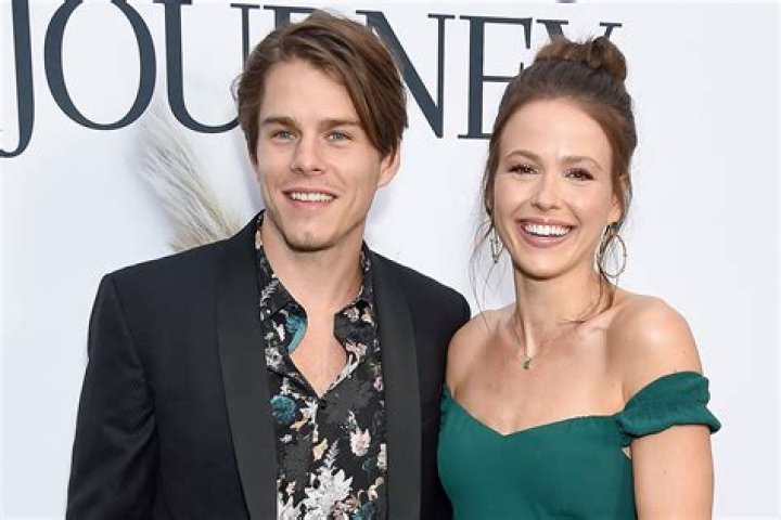 
Jocelyn Hudon Has Pocketed Seven Figures Net Worth, Here Is How She Is Making It 