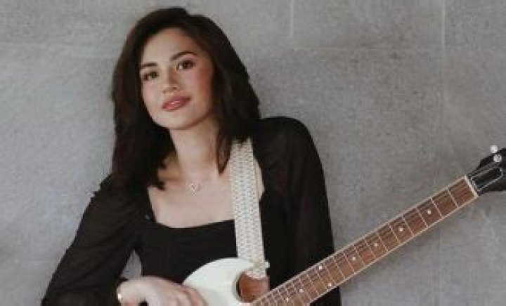 Julie Anne San Jose Parents: Jonathan Roque San Jose And Marivic San Jose