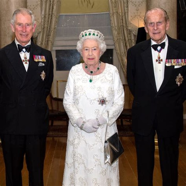 
King Charles III and Prince William Make Surprise Appearance and Greet Mourners Waiting to See Queen Elizabeth II 