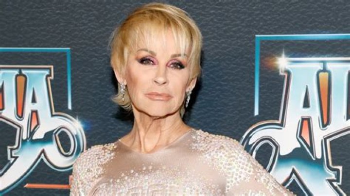 Lorrie Morgan Height, Weight, Net Worth, Age, Birthday, Wikipedia, Who, Nationality, Biography