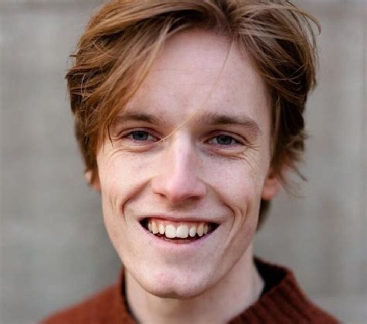 Louis Hofmann Girlfriend – Is He Dating Lisa Vicari? Relationship Timeline And Family Background