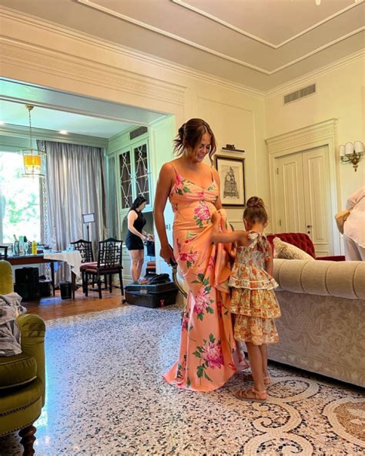 
Pregnant Chrissy Teigen Shares Sweet Photo of Daughter Luna, 6, Kissing Her Baby Bump 