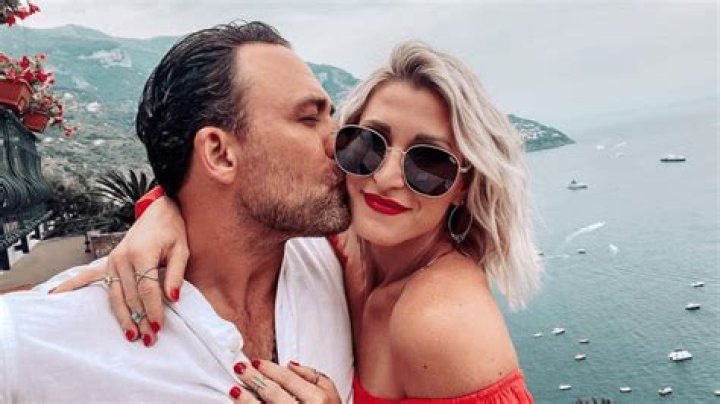 
Valongloria Height, Weight, Net Worth, Age, Birthday, Wikipedia, Who, Nationality, Biography 